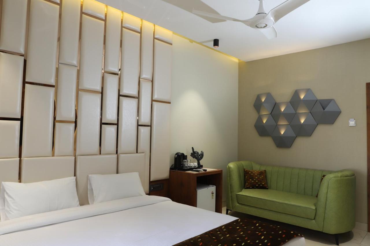 נאנדד Hotel Florence מראה חיצוני תמונה