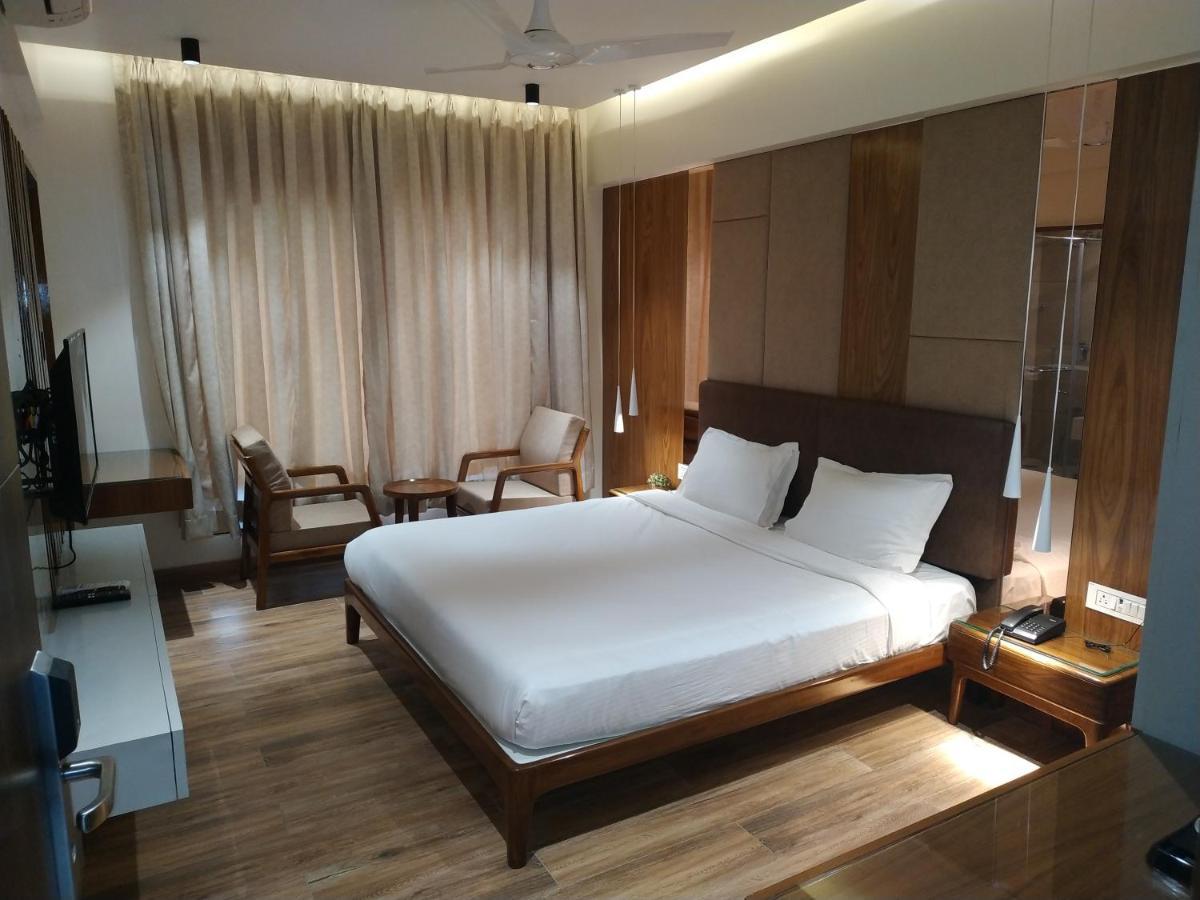 נאנדד Hotel Florence מראה חיצוני תמונה