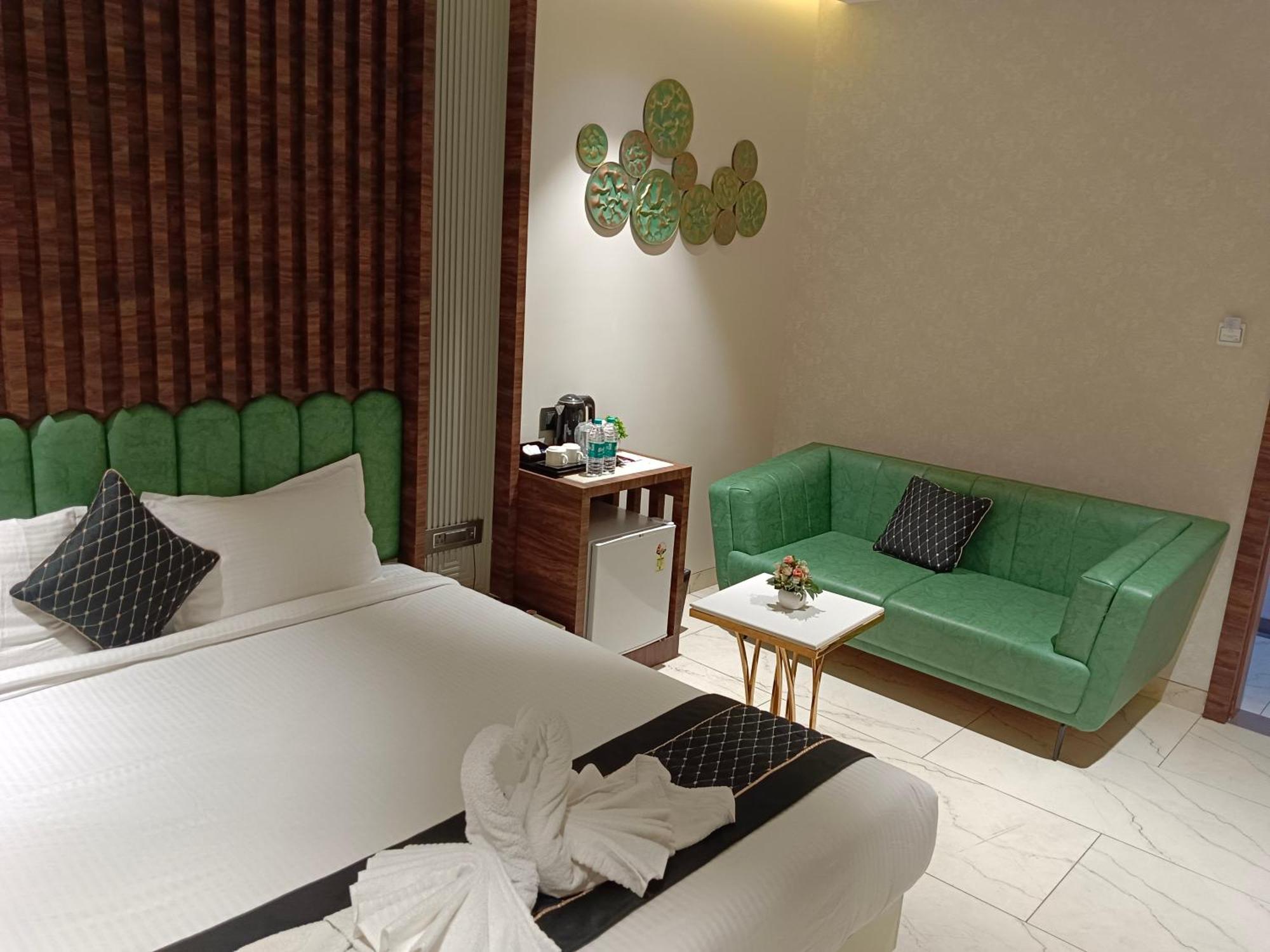נאנדד Hotel Florence מראה חיצוני תמונה